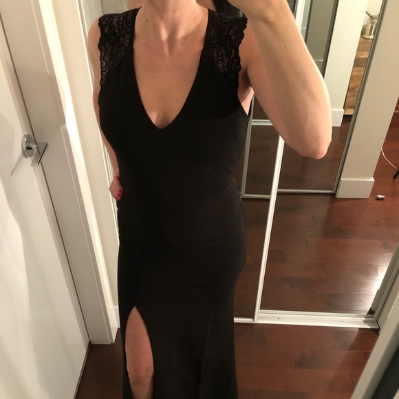 Long black dress with leg slit - Picture 2 of 8